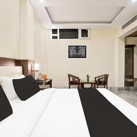Super Townhouse Kankarbagh Formerly Kunwar Alcajars Patna  Ngoại thất bức ảnh