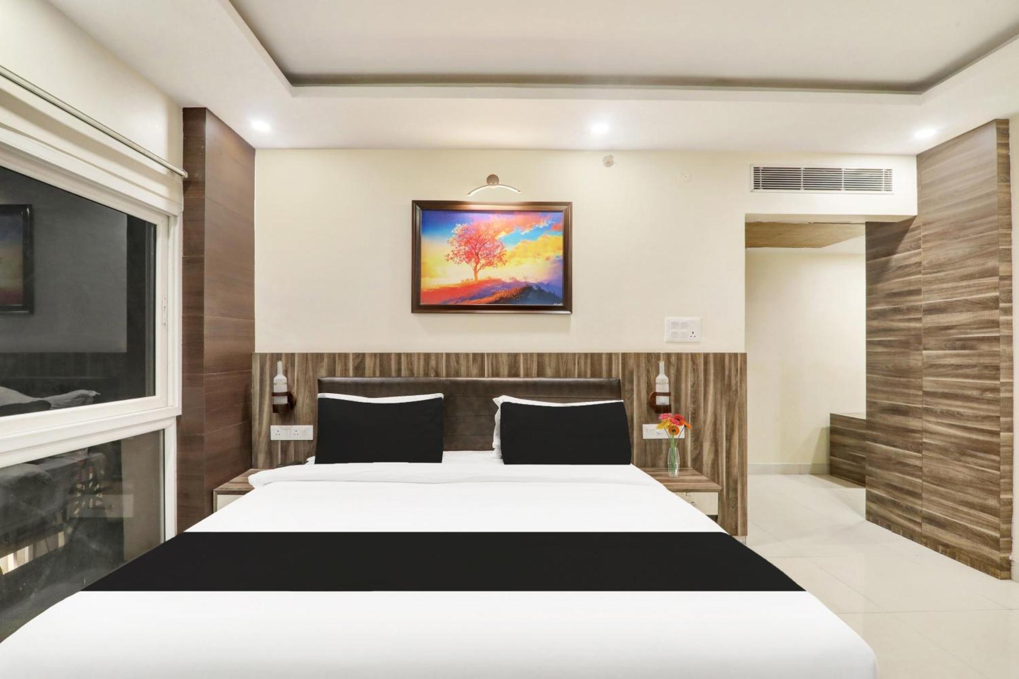 Super Townhouse Kankarbagh Formerly Kunwar Alcajars Patna  Ngoại thất bức ảnh