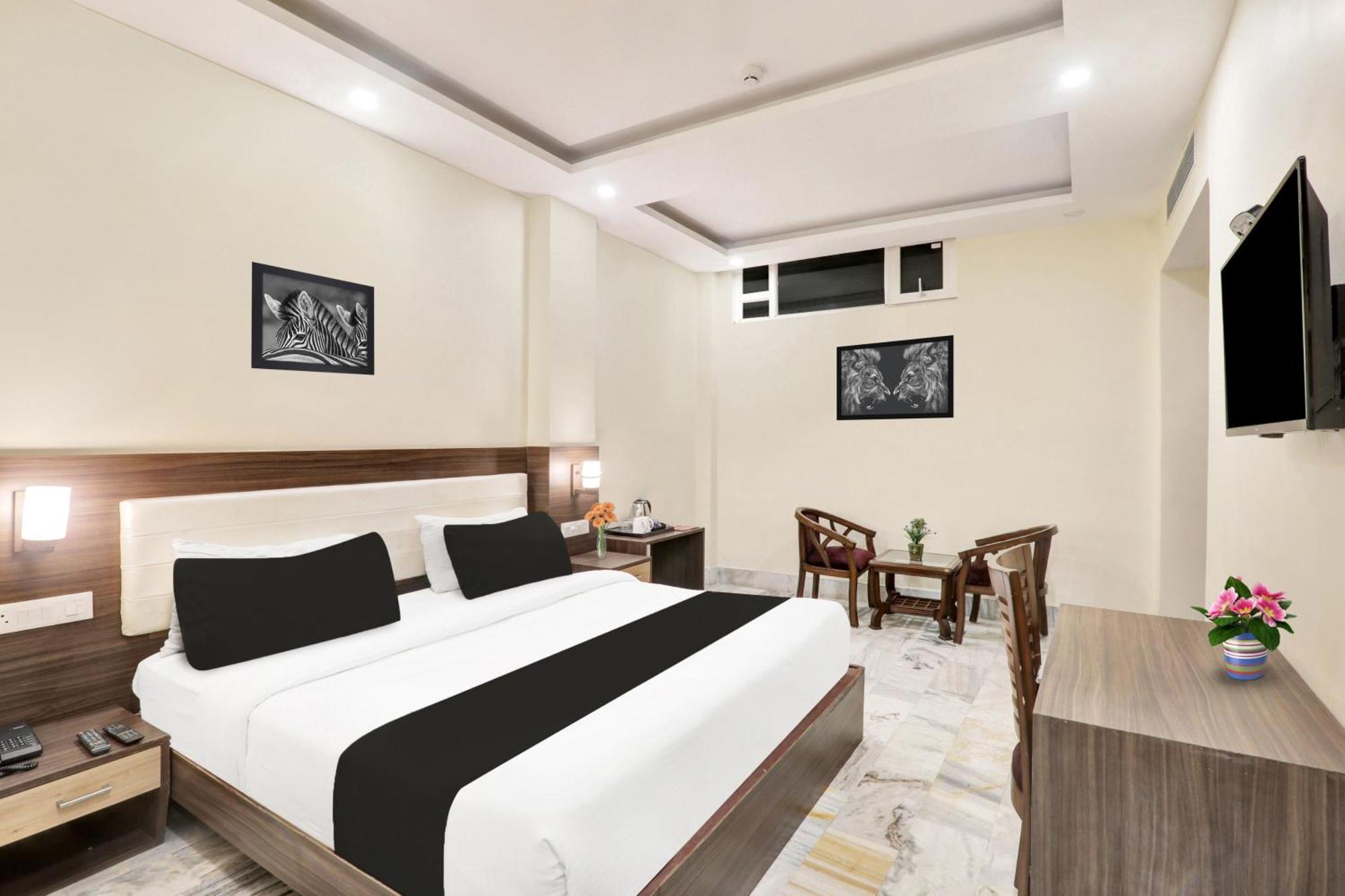 Super Townhouse Kankarbagh Formerly Kunwar Alcajars Patna  Ngoại thất bức ảnh