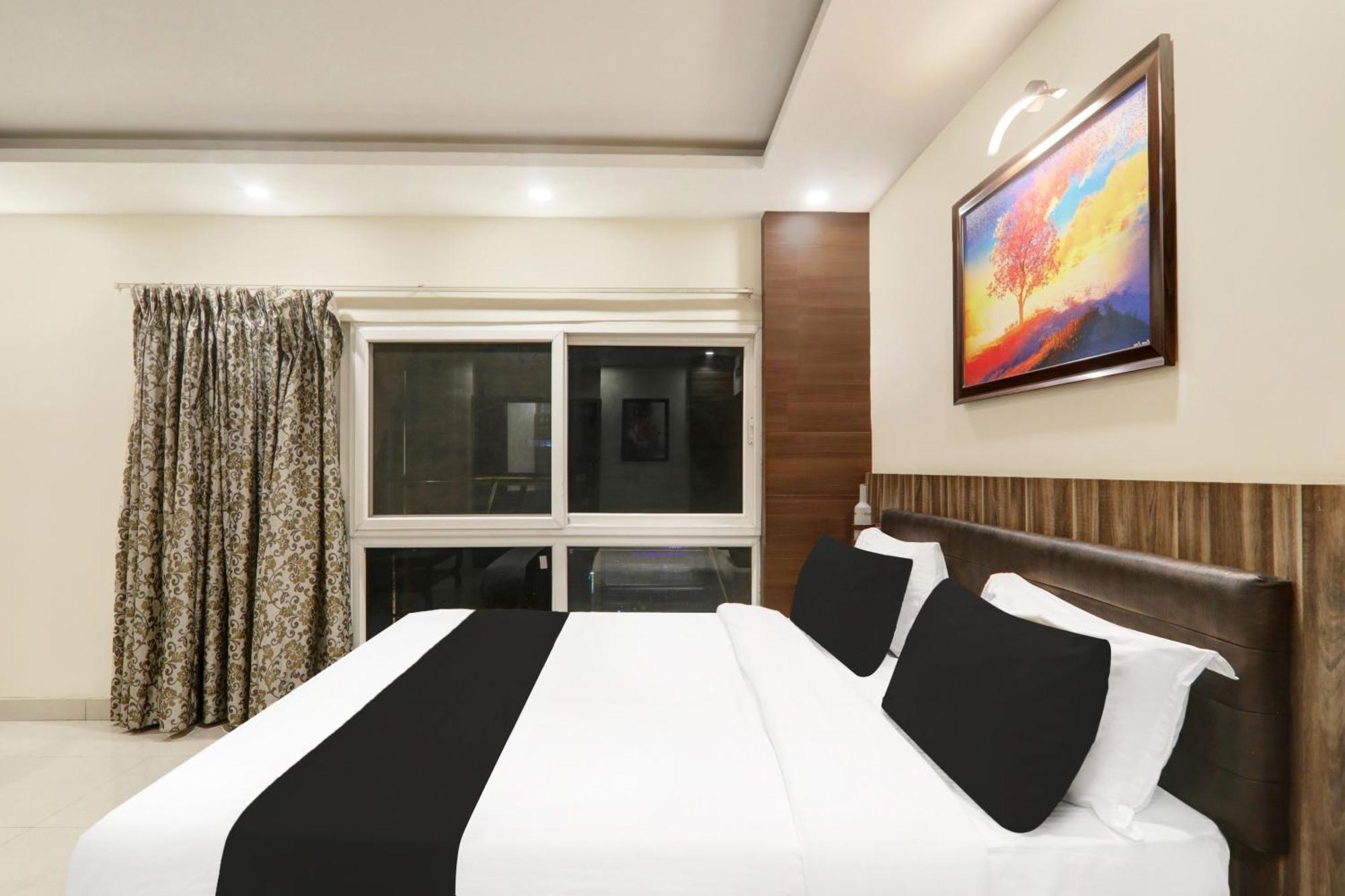 Super Townhouse Kankarbagh Formerly Kunwar Alcajars Patna  Ngoại thất bức ảnh