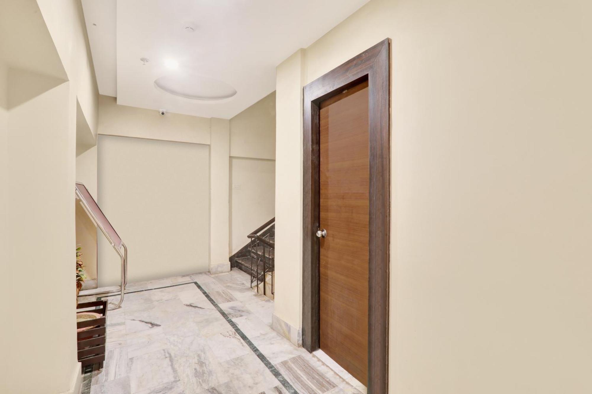 Super Townhouse Kankarbagh Formerly Kunwar Alcajars Patna  Ngoại thất bức ảnh