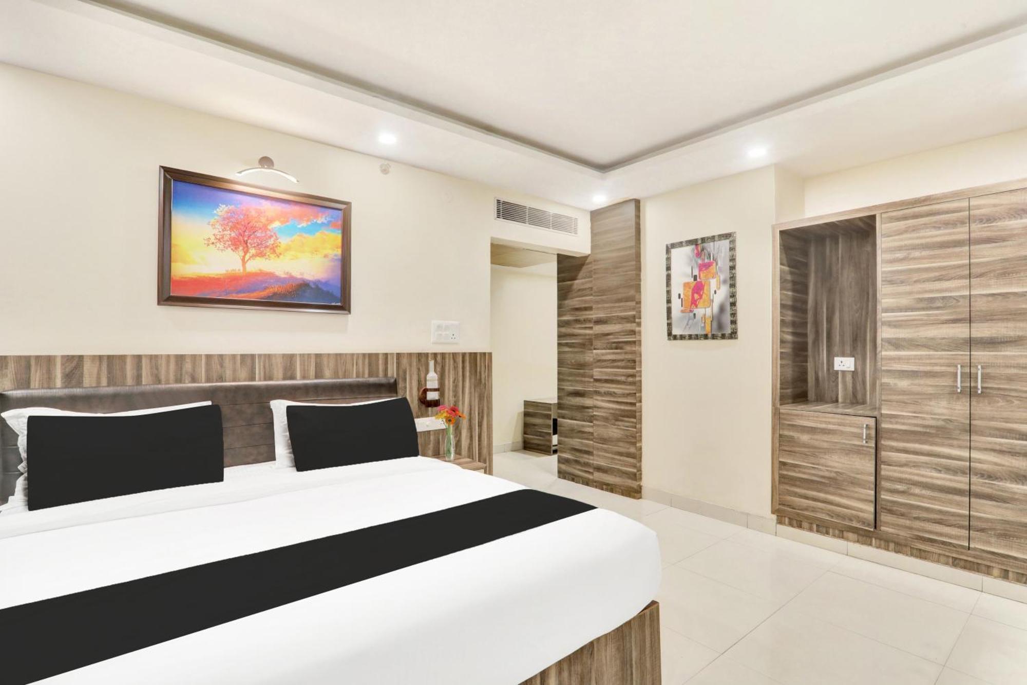 Super Townhouse Kankarbagh Formerly Kunwar Alcajars Patna  Ngoại thất bức ảnh