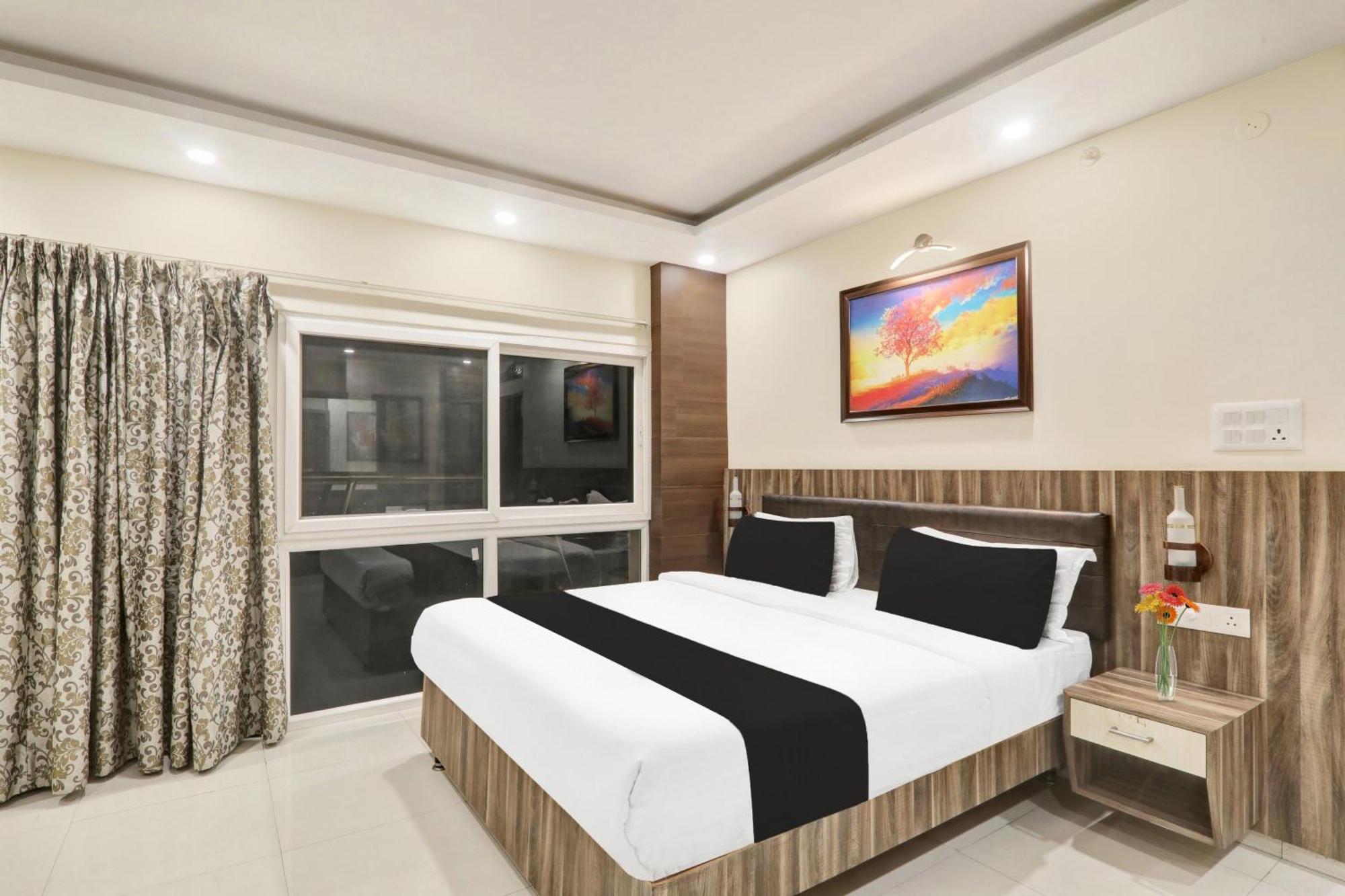Super Townhouse Kankarbagh Formerly Kunwar Alcajars Patna  Ngoại thất bức ảnh