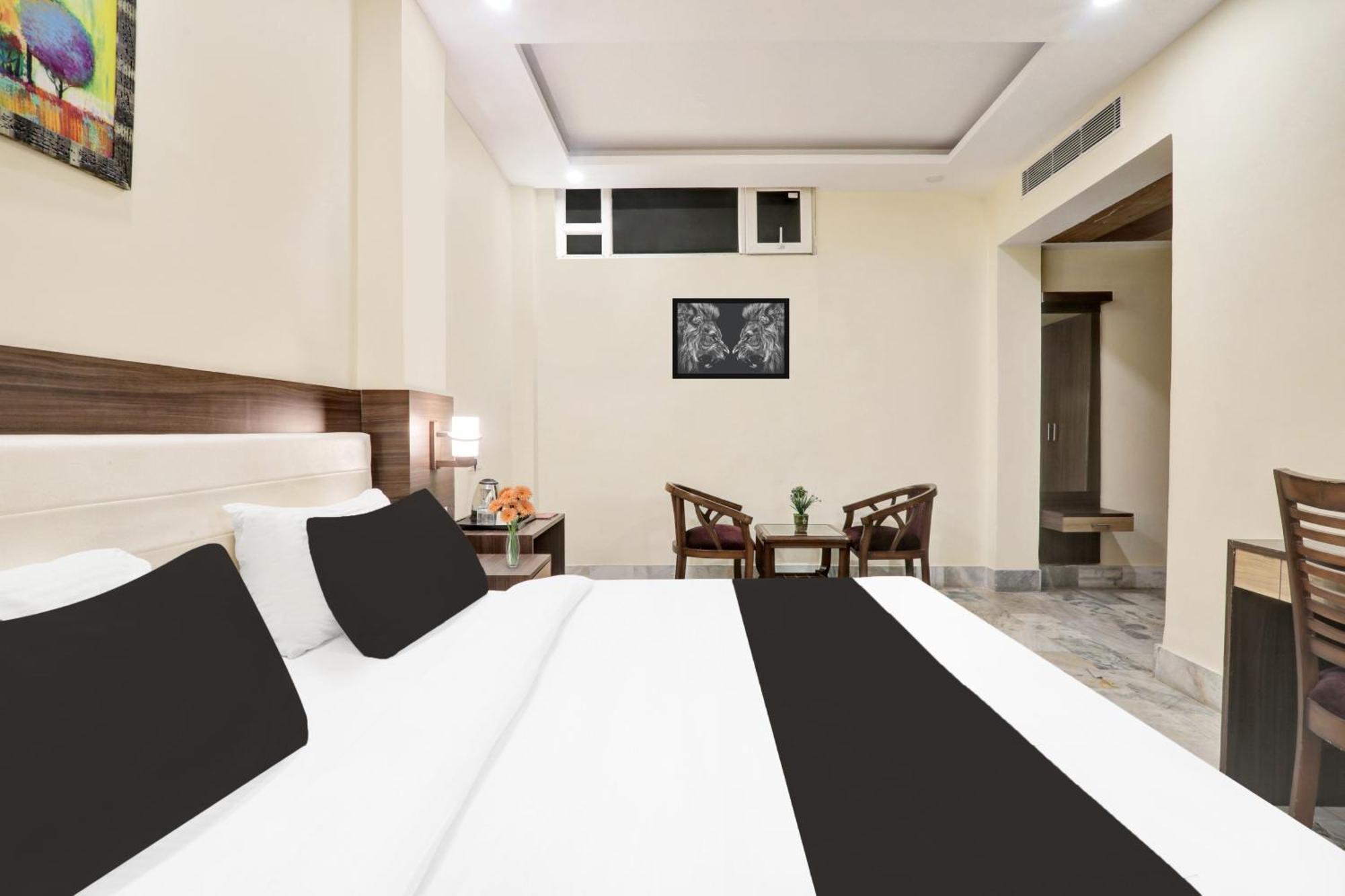 Super Townhouse Kankarbagh Formerly Kunwar Alcajars Patna  Ngoại thất bức ảnh