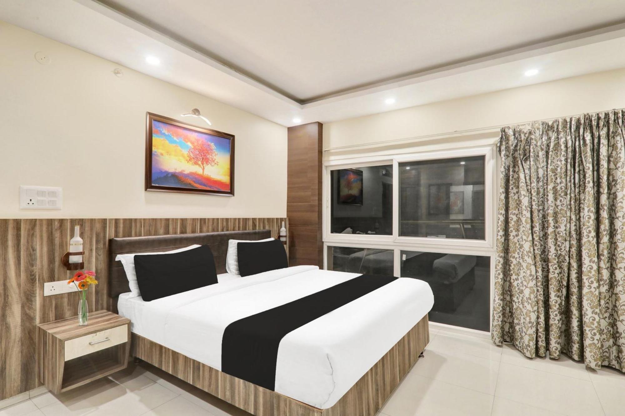 Super Townhouse Kankarbagh Formerly Kunwar Alcajars Patna  Ngoại thất bức ảnh