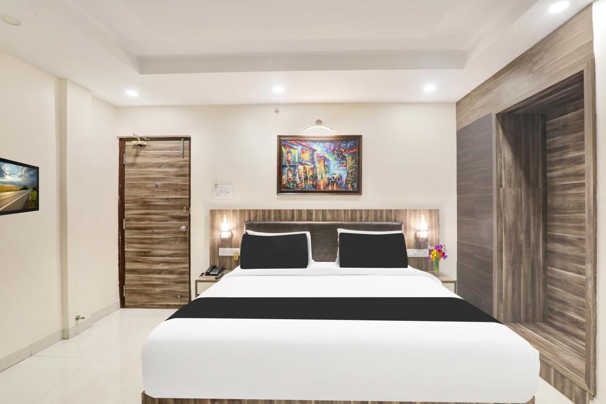 Super Townhouse Kankarbagh Formerly Kunwar Alcajars Patna  Ngoại thất bức ảnh