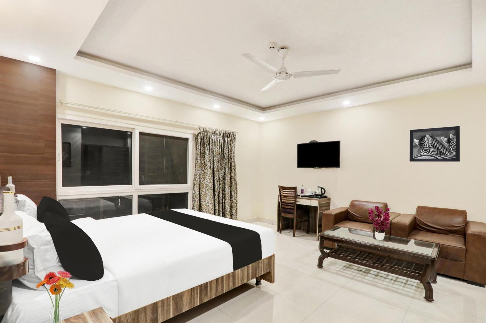 Super Townhouse Kankarbagh Formerly Kunwar Alcajars Patna  Ngoại thất bức ảnh