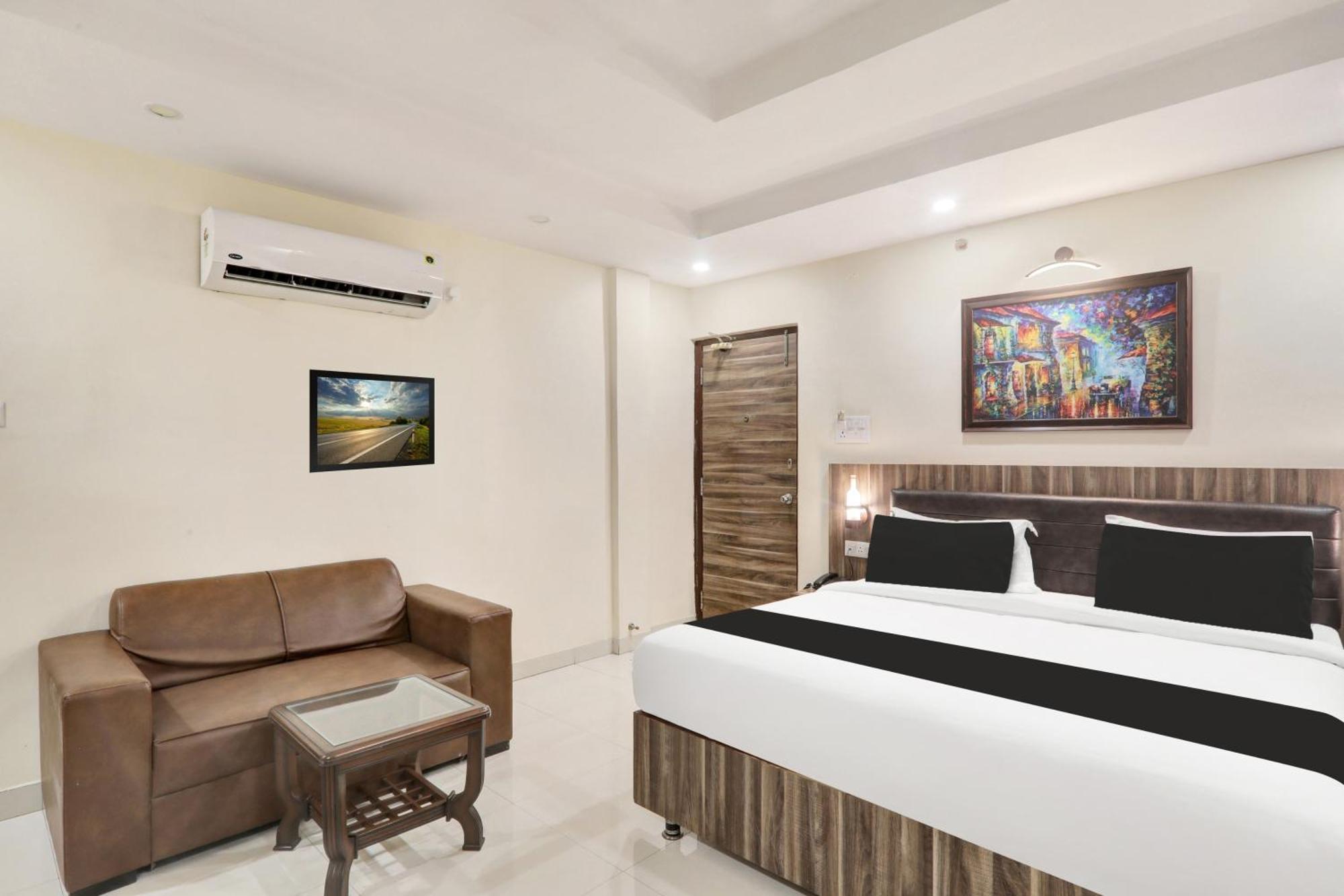 Super Townhouse Kankarbagh Formerly Kunwar Alcajars Patna  Ngoại thất bức ảnh