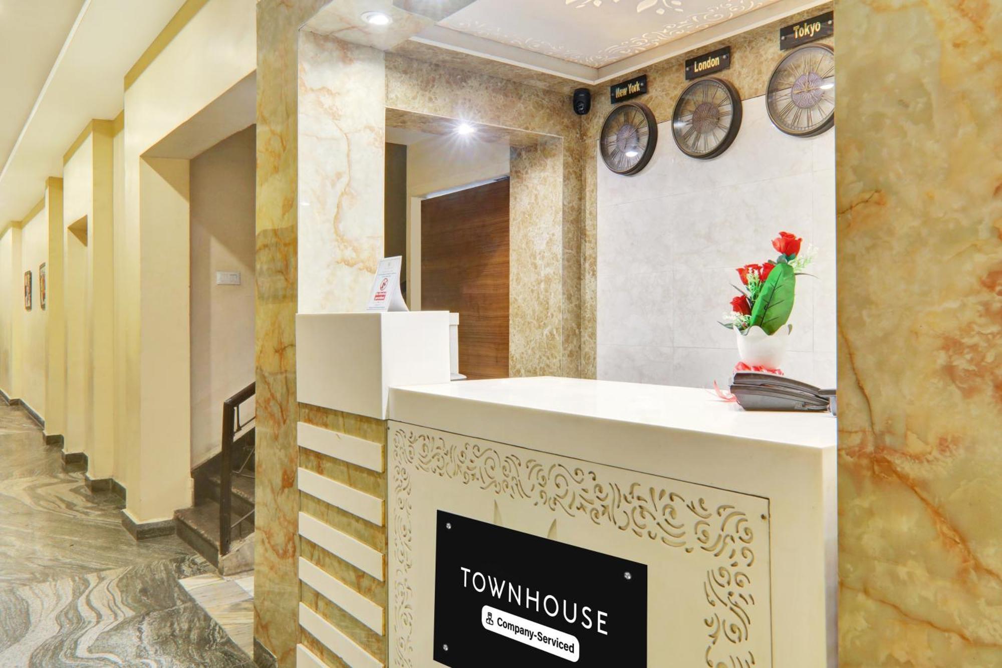 Super Townhouse Kankarbagh Formerly Kunwar Alcajars Patna  Ngoại thất bức ảnh