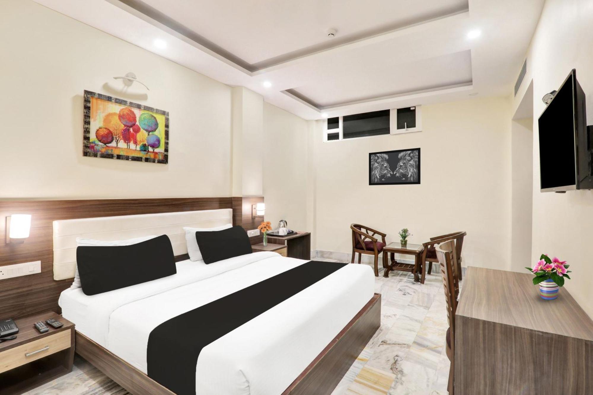 Super Townhouse Kankarbagh Formerly Kunwar Alcajars Patna  Ngoại thất bức ảnh