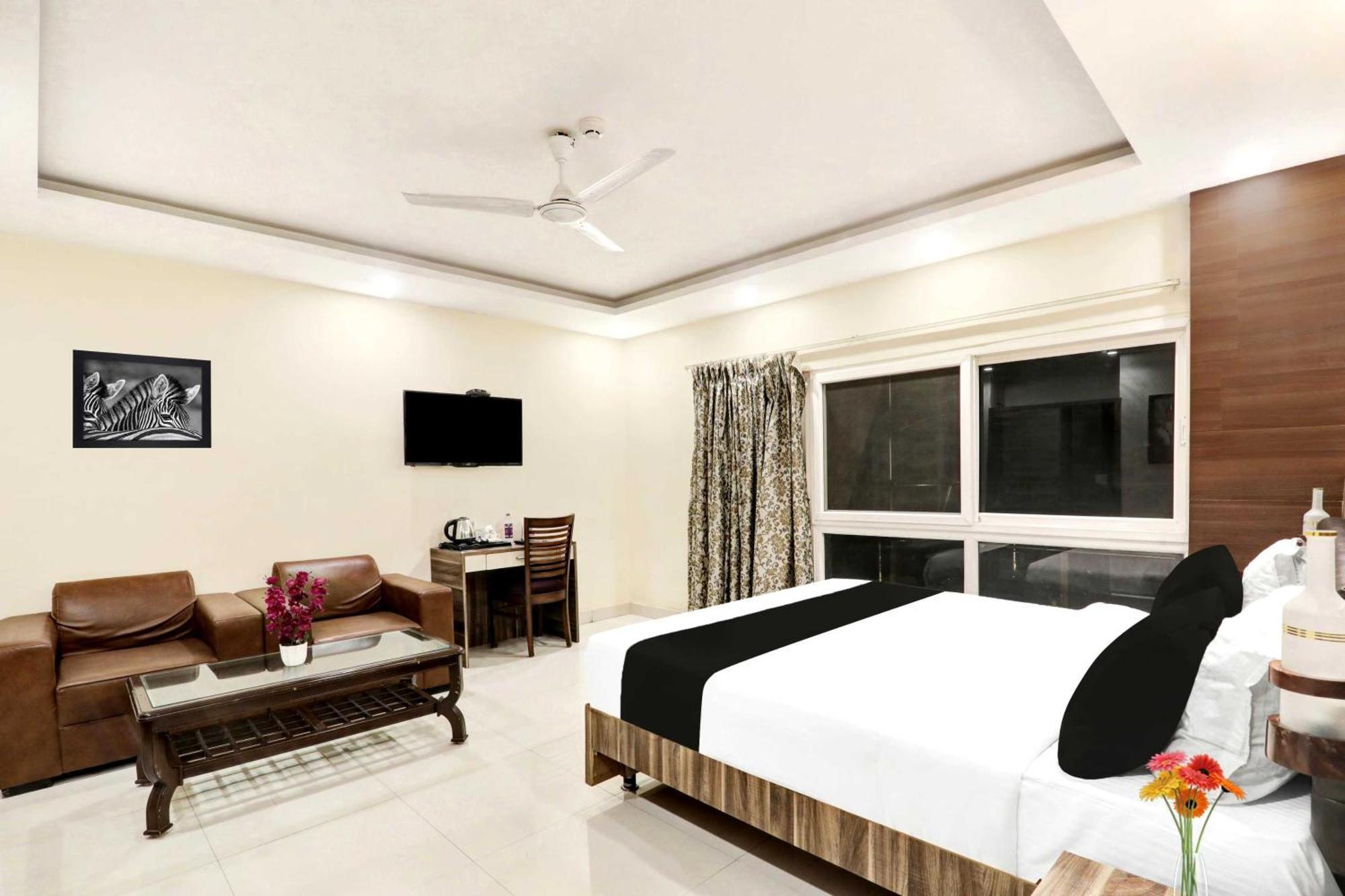 Super Townhouse Kankarbagh Formerly Kunwar Alcajars Patna  Ngoại thất bức ảnh