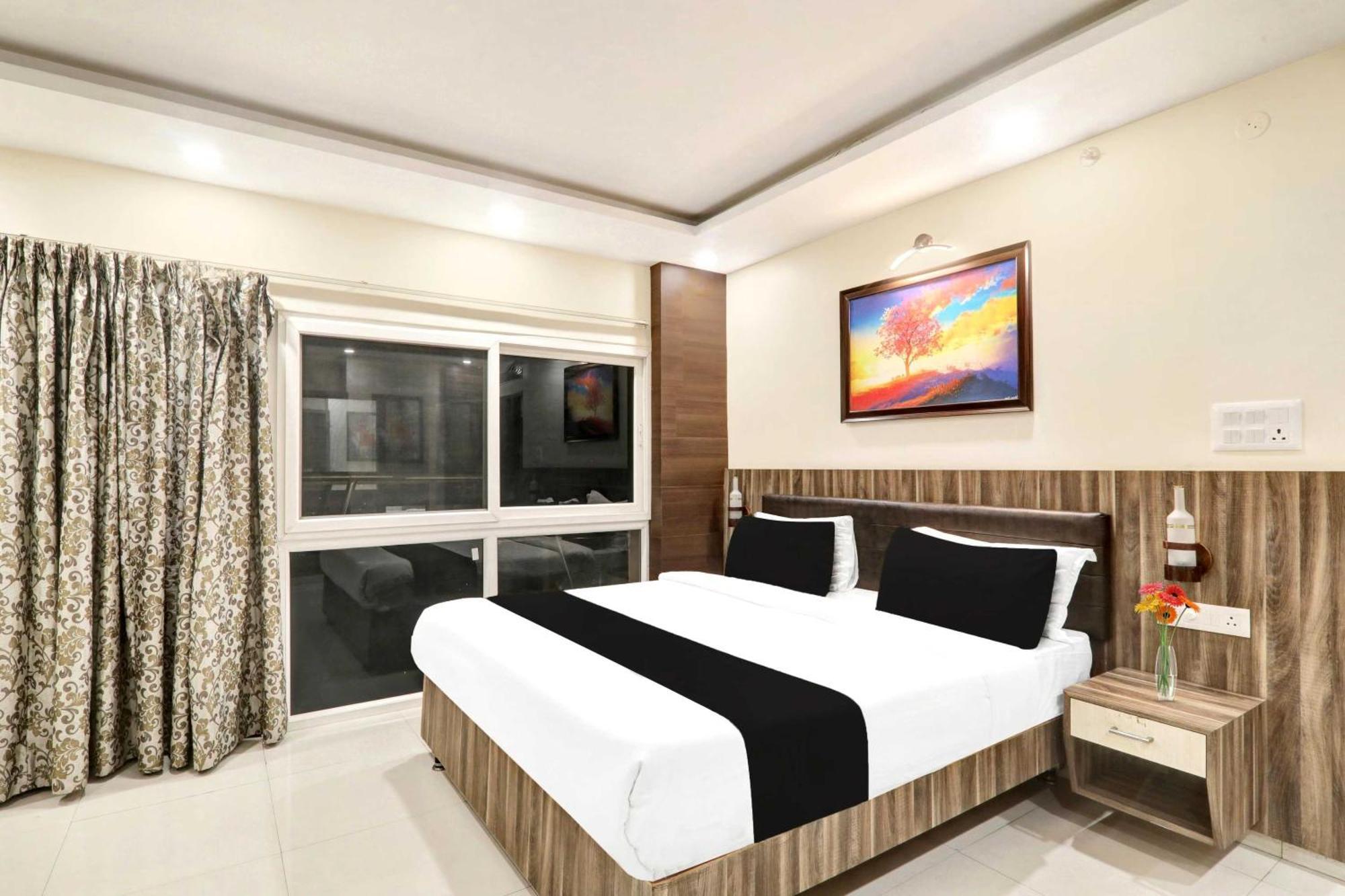 Super Townhouse Kankarbagh Formerly Kunwar Alcajars Patna  Ngoại thất bức ảnh