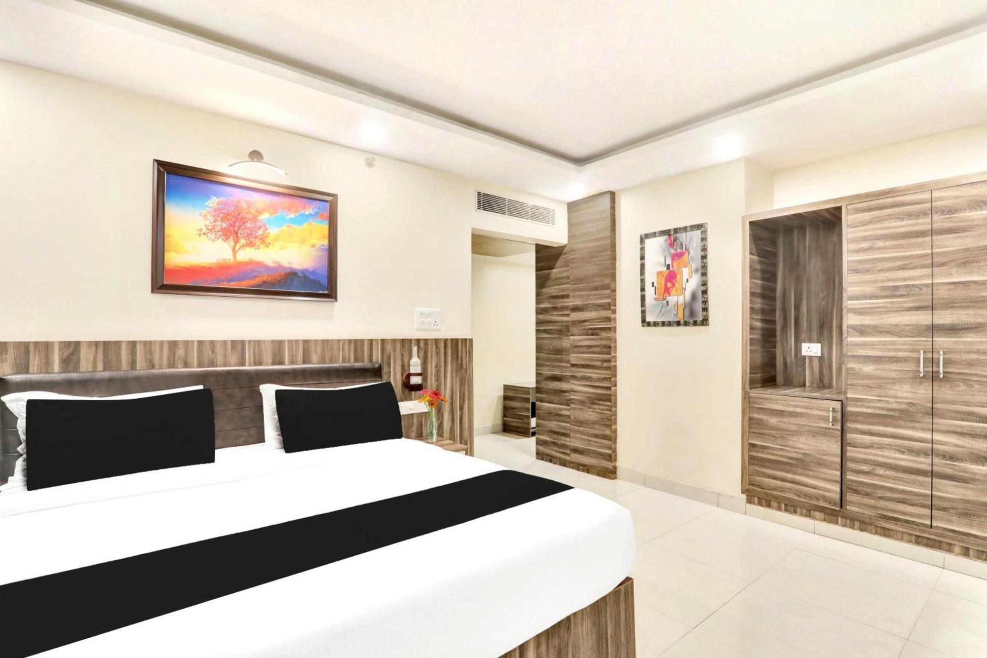 Super Townhouse Kankarbagh Formerly Kunwar Alcajars Patna  Ngoại thất bức ảnh