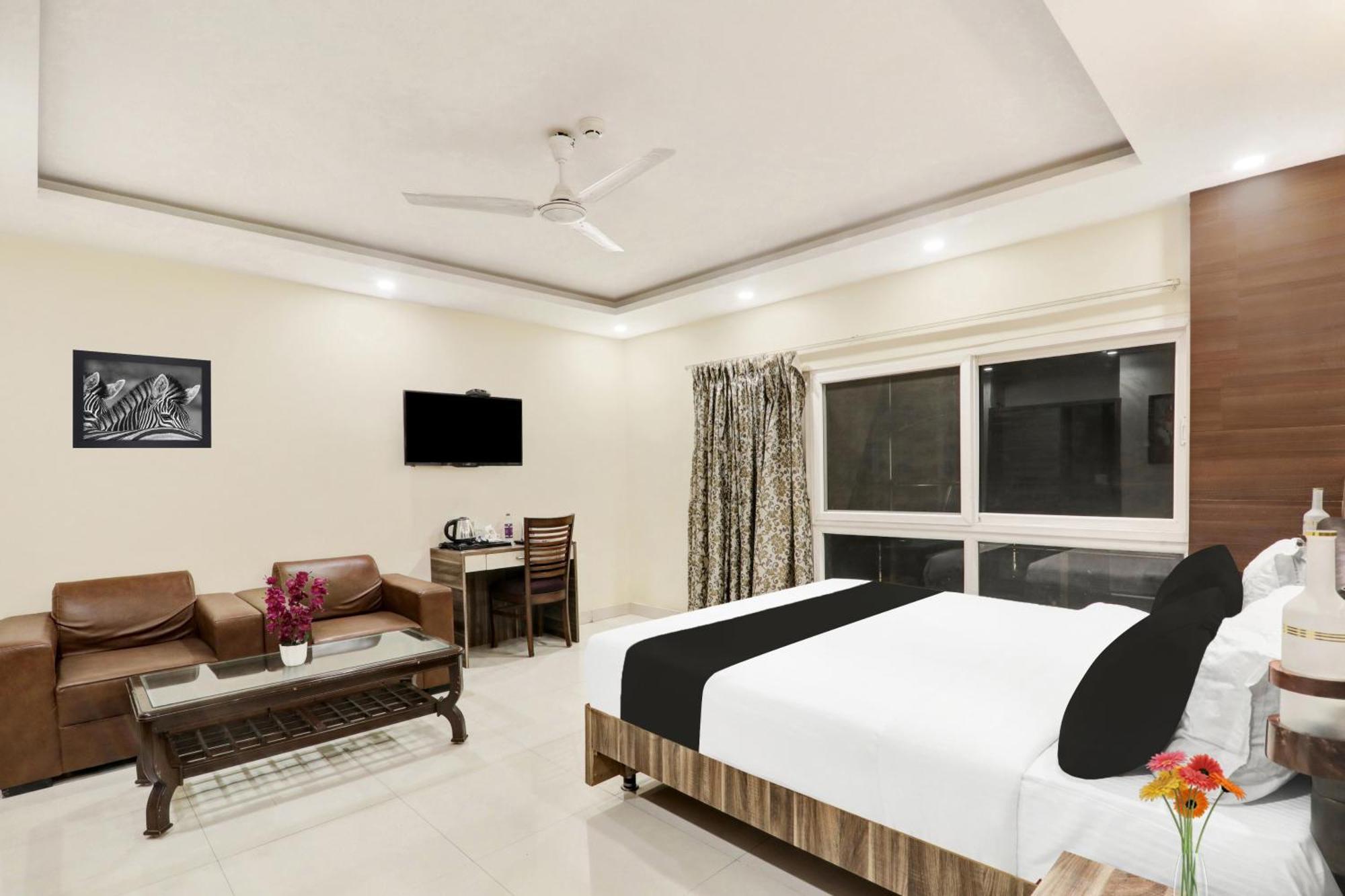 Super Townhouse Kankarbagh Formerly Kunwar Alcajars Patna  Ngoại thất bức ảnh