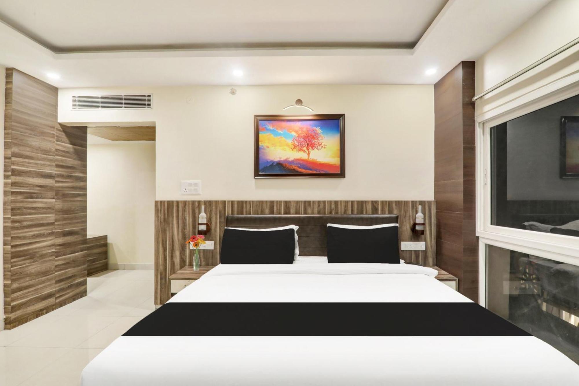 Super Townhouse Kankarbagh Formerly Kunwar Alcajars Patna  Ngoại thất bức ảnh