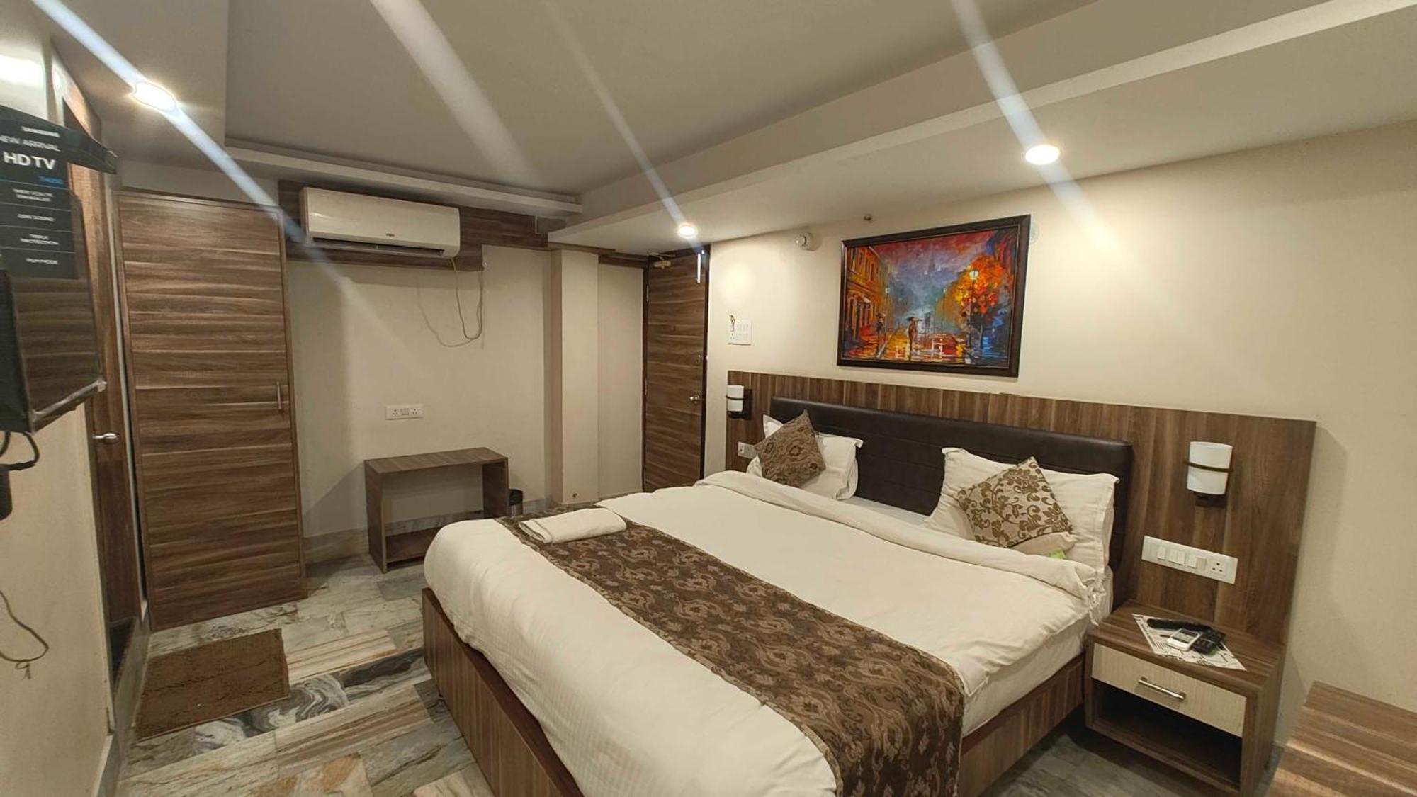 Super Townhouse Kankarbagh Formerly Kunwar Alcajars Patna  Ngoại thất bức ảnh