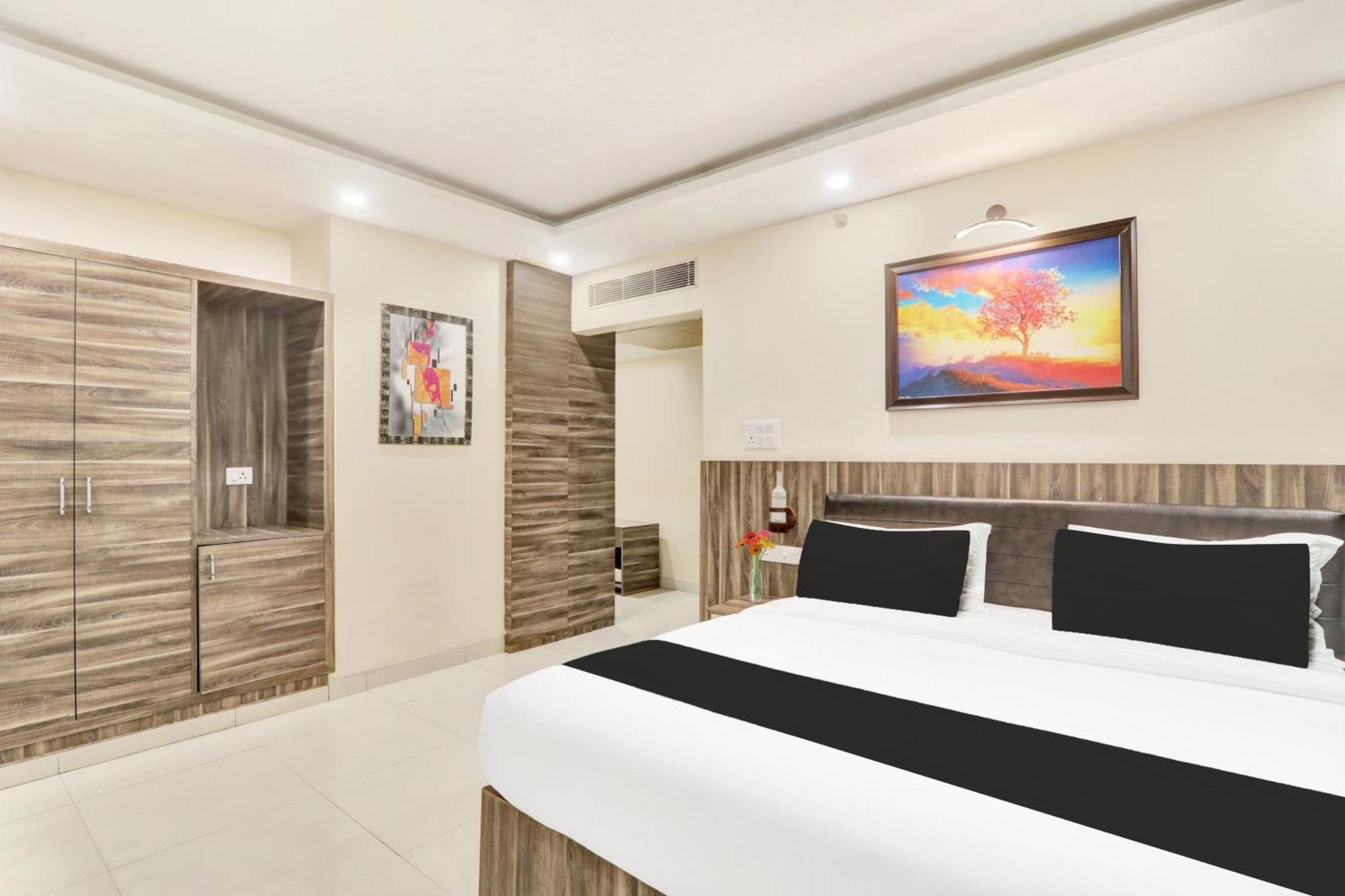 Super Townhouse Kankarbagh Formerly Kunwar Alcajars Patna  Ngoại thất bức ảnh