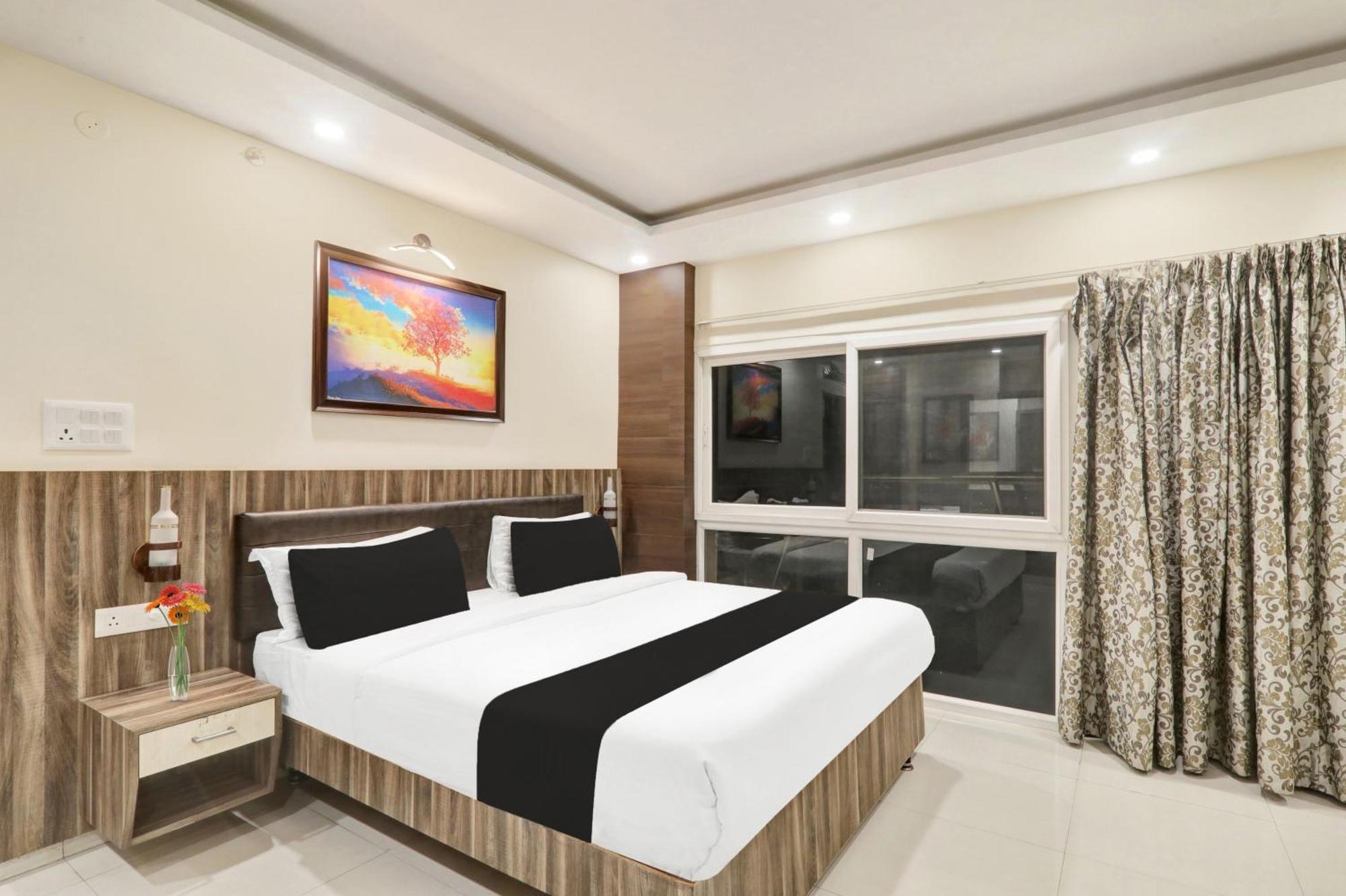 Super Townhouse Kankarbagh Formerly Kunwar Alcajars Patna  Ngoại thất bức ảnh