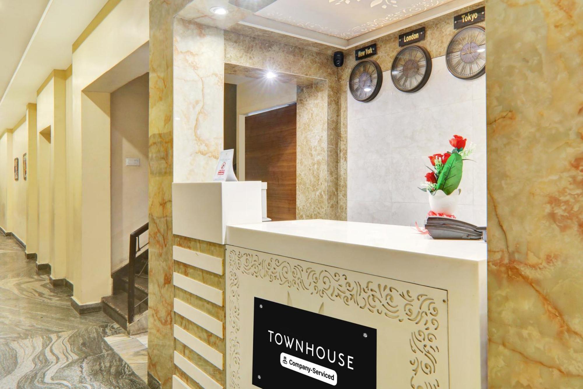 Super Townhouse Kankarbagh Formerly Kunwar Alcajars Patna  Ngoại thất bức ảnh