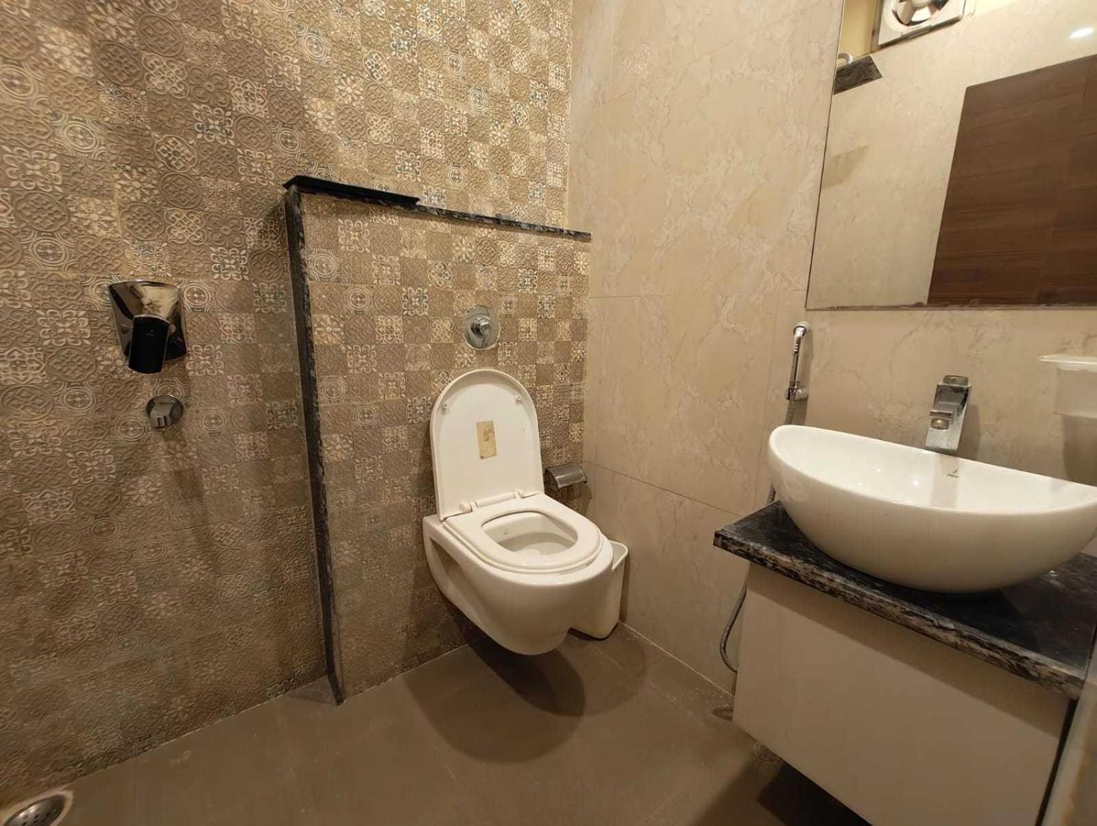 Super Townhouse Kankarbagh Formerly Kunwar Alcajars Patna  Ngoại thất bức ảnh
