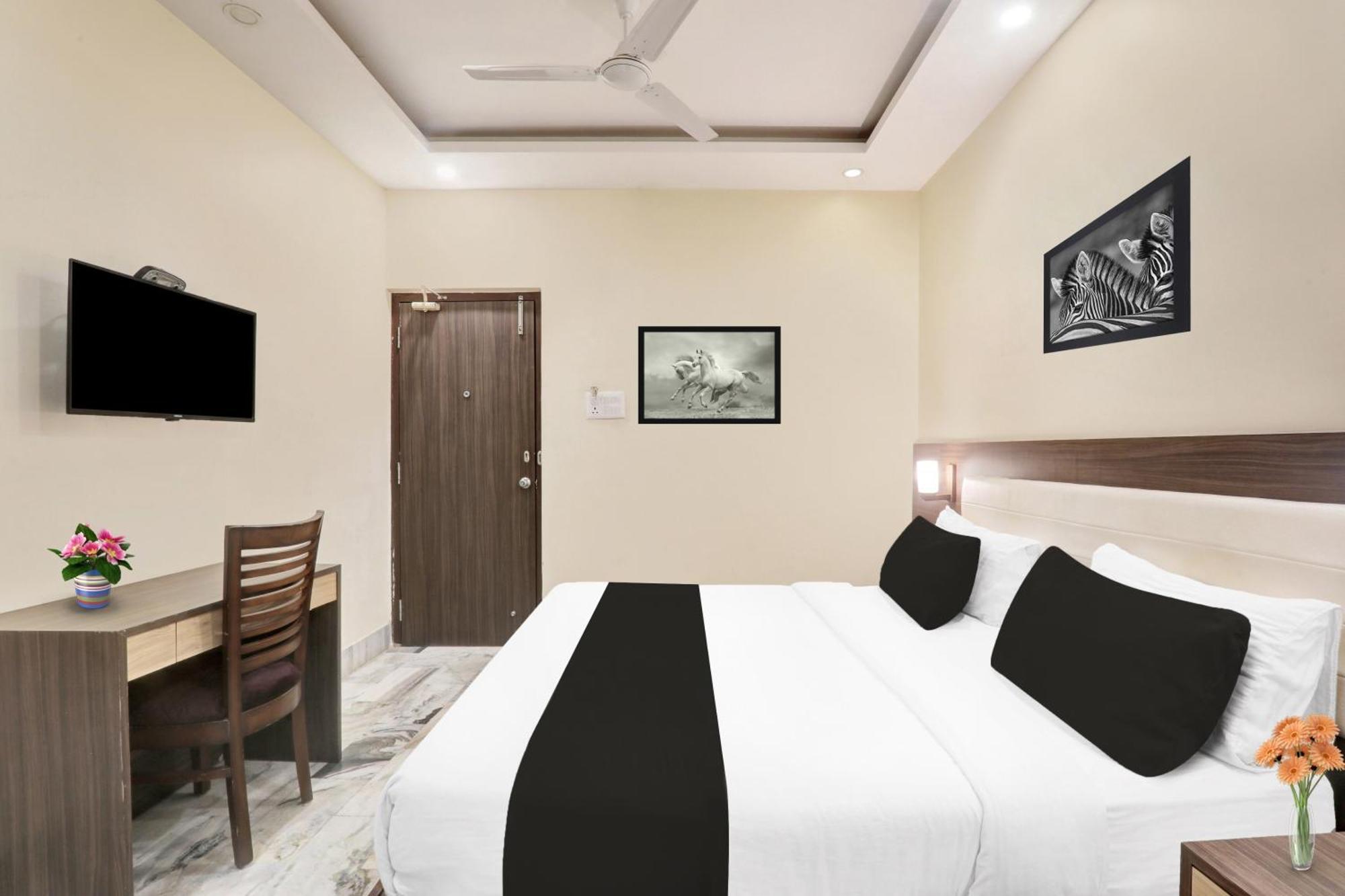 Super Townhouse Kankarbagh Formerly Kunwar Alcajars Patna  Ngoại thất bức ảnh