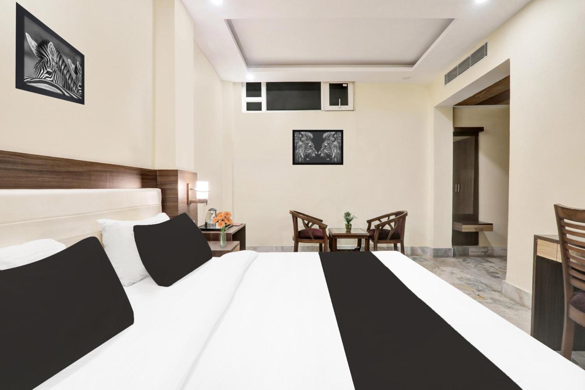 Super Townhouse Kankarbagh Formerly Kunwar Alcajars Patna  Ngoại thất bức ảnh
