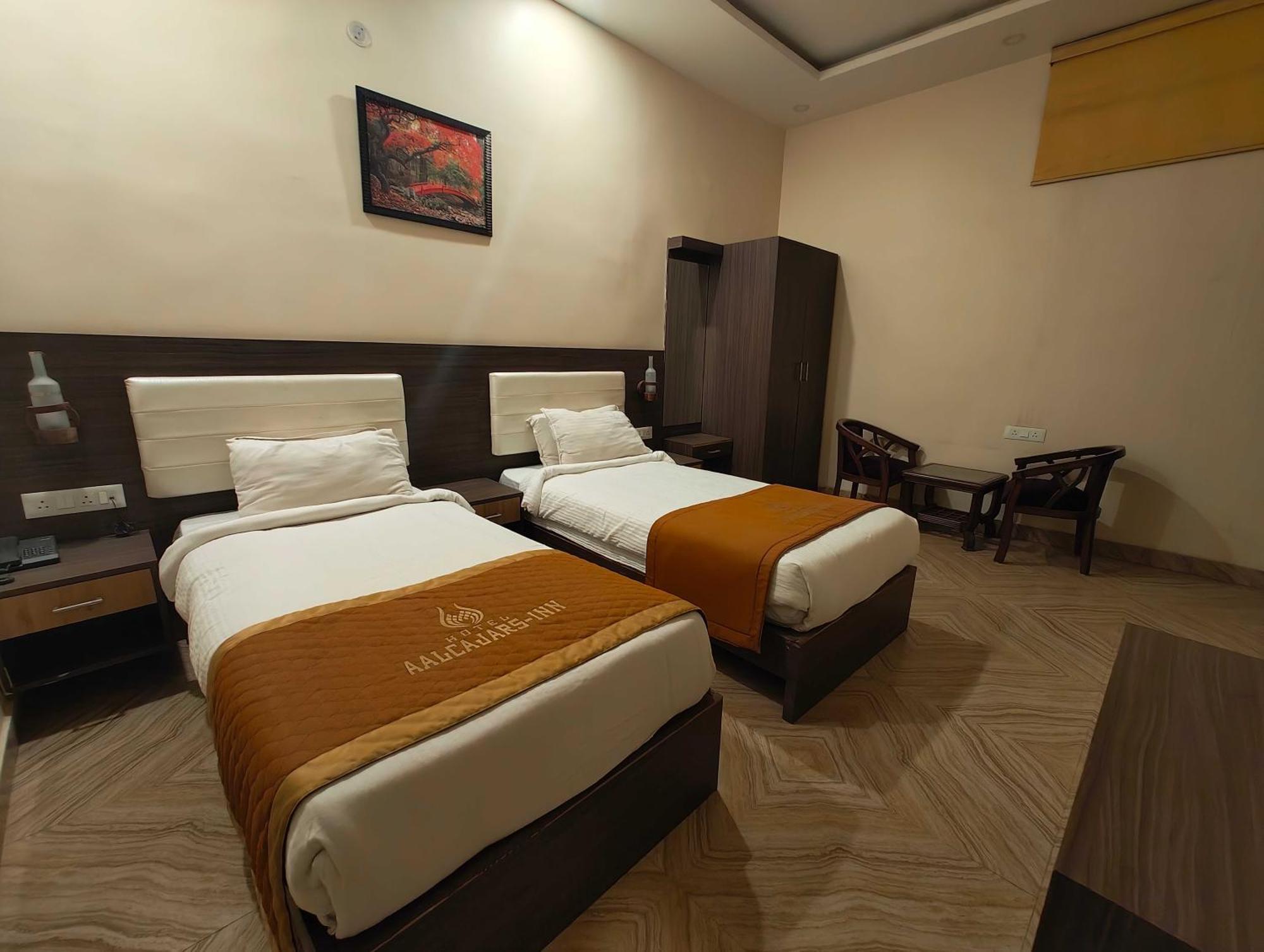 Super Townhouse Kankarbagh Formerly Kunwar Alcajars Patna  Ngoại thất bức ảnh