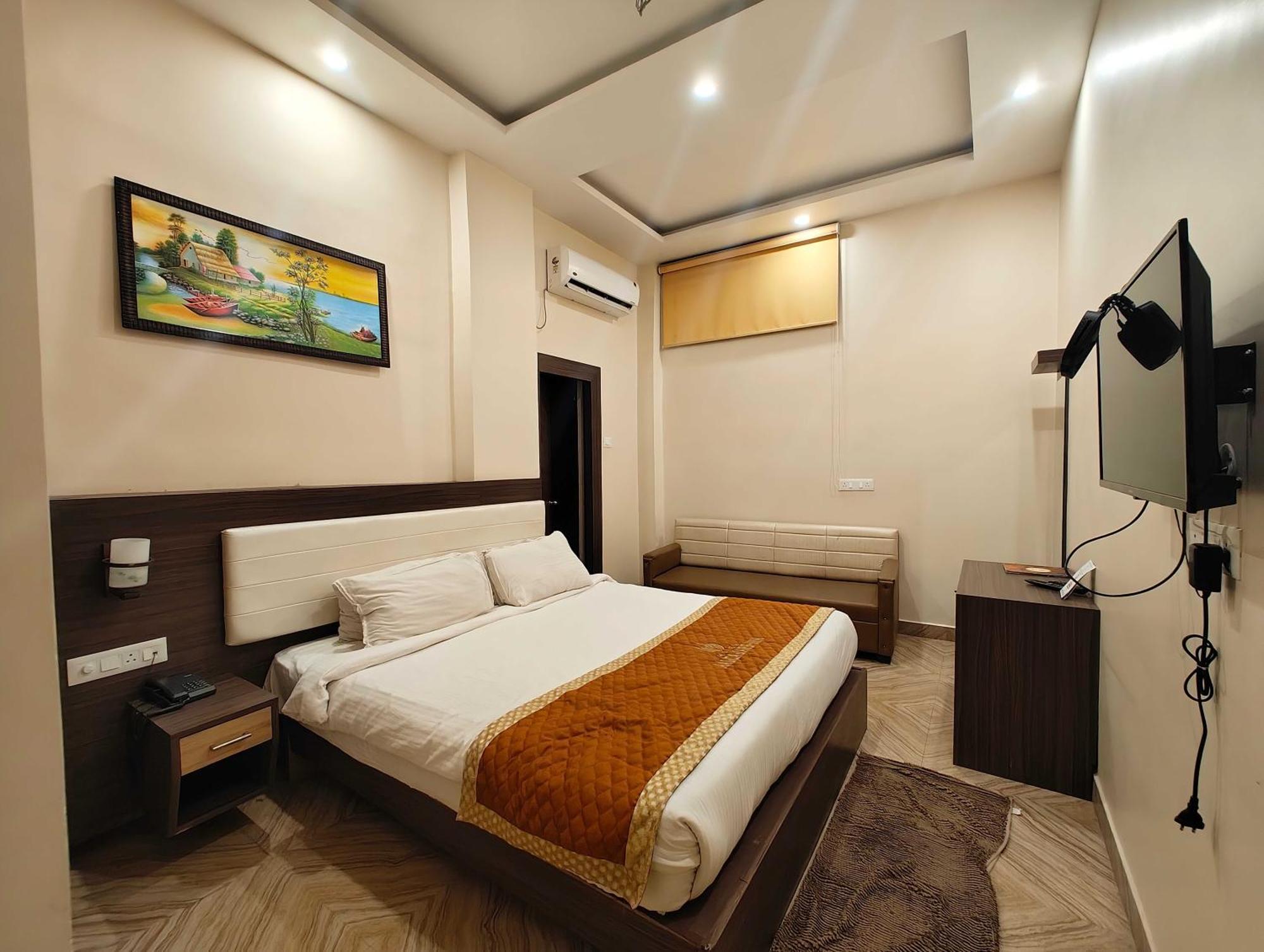 Super Townhouse Kankarbagh Formerly Kunwar Alcajars Patna  Ngoại thất bức ảnh